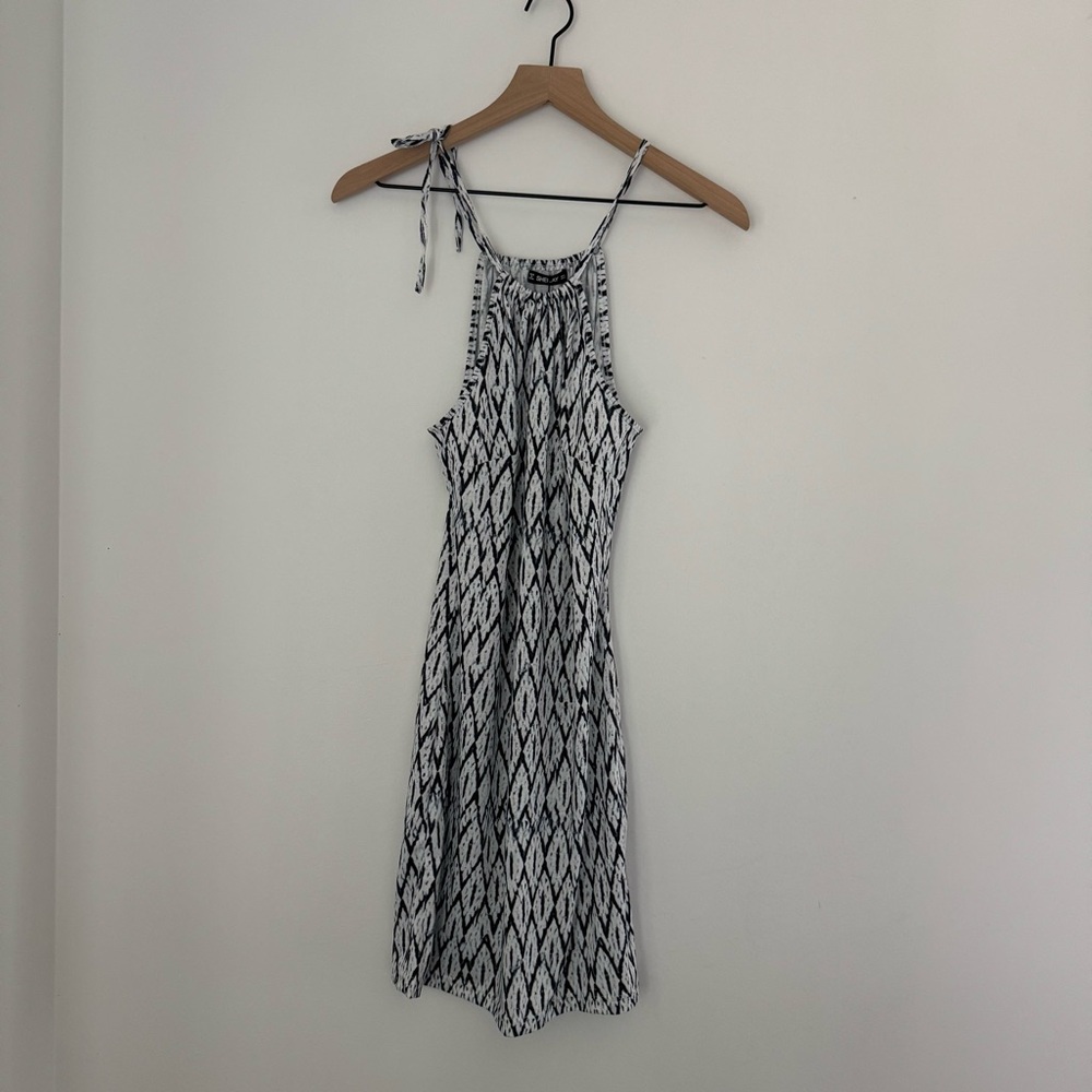 NWT Sheilay Patterned Black and White Short Summer Size Small